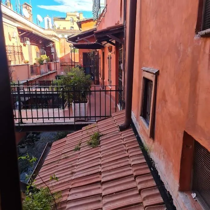Julia Nel Cuore Di Trastevere Rome 0*,