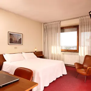 Hotell Radio, Rom