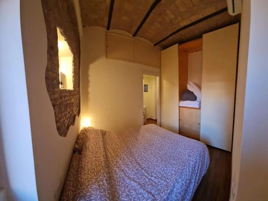 Julia Nel Cuore Di Trastevere Řím Itálie